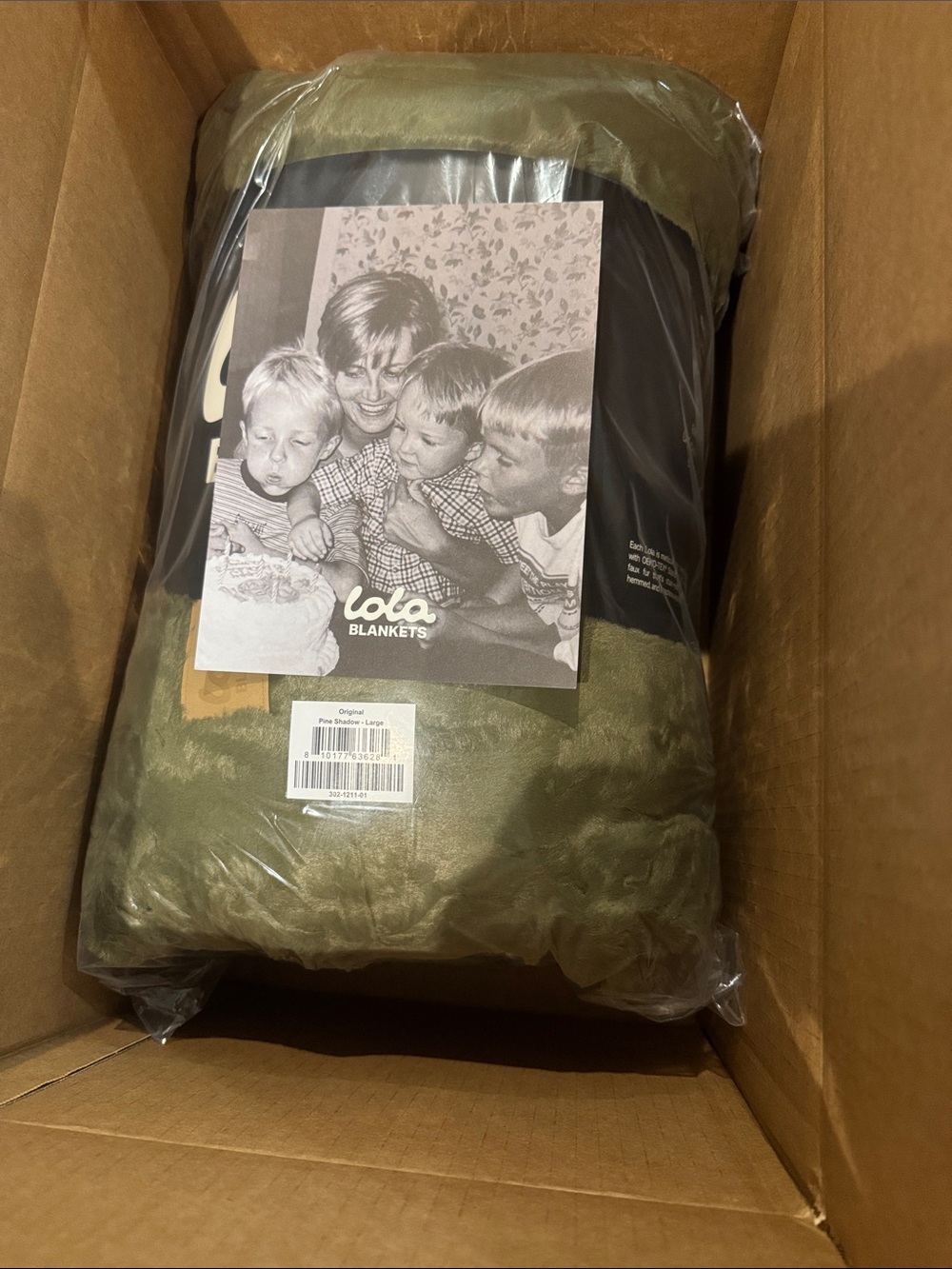Lola Blankets/Pine Shadow/Size L/Faux Fur Throw/Blanket/NWT! NIB! SEALED! NEW!!! - Picture 15 of 15